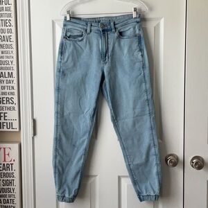 American eagle, Mom jogger, Size 6 short, Soft knit